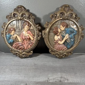 Set 2 targhette vintage in gesso dipinte a mano XVIII secolo corteggiamento coppie - Foto 1 di 4