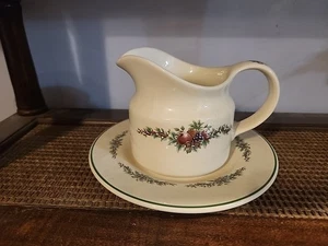 Barco con salsa Pfaltzgraff Holly Joy con placa - Imagen 1 de 4