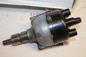 NOS ? LUCAS DZ6A 6 CYL distributor 410501 THEN 40166, VAUXHALL 14HP 40/48,VELOX - Picture 1 of 4