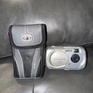 Cámara digital Olympus Camedia D-390 2,0 MP plateada probada - Imagen 1 de 13