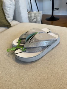 Crocs Getaway Chunky Glitzer Plateau Flip, weiß/silber, Damengröße 9 neu mit Etikett - Bild 1 von 9