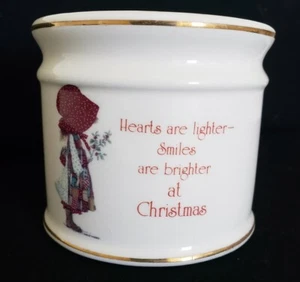 Holly Hobbie Stumpenkeramik Kerzenhalter, Weihnachten inspirierende Botschaft, Japan - Bild 1 von 8