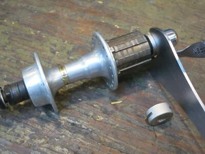 Stein Hub Hugger - Portable Hub Axle Vise - Picture 1 of 3