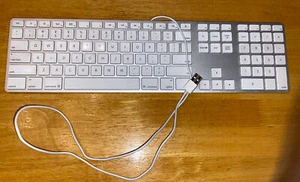 Apple USB Wired Keyboard A1243 with 10 Key Pad - Photo 1/2