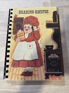 Sharing Recipes Compiled By The Ladies of First Baptist Church Ring Bound Cook - Foto 1 di 3