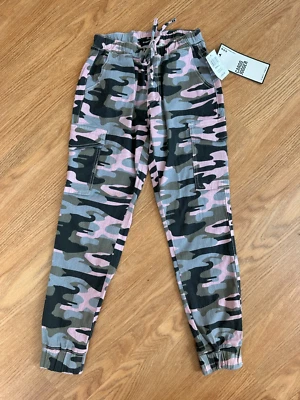 Pantalones de chándal cargo camuflados rosa/gris/negro Almost Famous para mujer talla S Foto 1 de 4