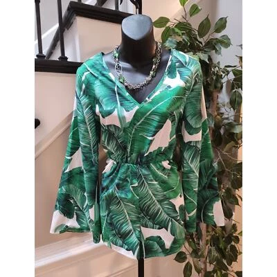 Boohoo Romper Women's 6 Green & White Polyester Elastic Waist V-Neck Long Sleeve - Image 1 of 4