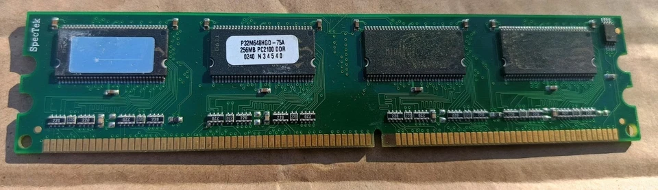 memoria per pc desktop  SpecTek P32M648HGD-75A 256MB PC2100 DDR - Immagine 1 di 1