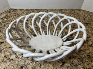 White Oval Woven Latticed Ceramic Fruit / Bread Basket - Bowl 9" long - Picture 1 of 11