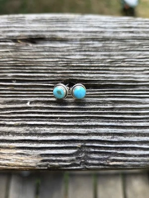 Aretes de plata esterlina turquesa 925 postes piedra delicados pequeños Foto 1 de 4