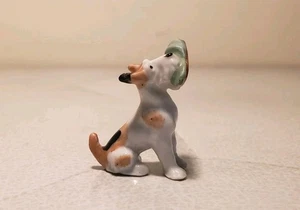 Vintage Deutscher Porzellan Airedale / Draht Hair Terrier Hund mit Pantoffel Figur - Bild 1 von 6
