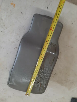 00 - 05 BUICK LESABRE center Console lid armrest Leather 13.5" SHORT GRAY OEM - Imagem 1 de 4