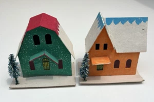 2 kleine Weihnachtsdorf Putz Häuser Vintage Japan grün orange, Flaschenbürste Bäume - Bild 1 von 9