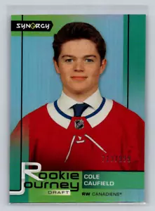 2021-22 UD Synergy #RJ-5 Cole Caufield Rookie Journey - Draft 713/999 Canadiens - Foto 1 di 2