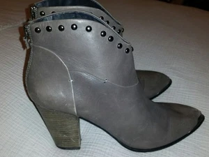 B. MAKOWSKY $120 QUINCY GREY LEATHER STUDDED WESTERN ANKLE BOOTS US 9.5 - Picture 1 of 12