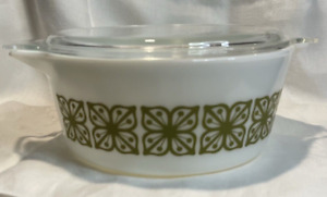 Vintage Pyrex 475-B 2 1/2 Qt. Verde Green Square Flowers Casserole Dish with Lid