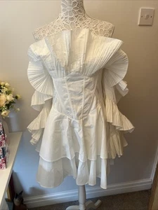Vestido de lujo talla 14 con volantes capas blancas fuera del hombro de ASOS - Imagen 1 de 13
