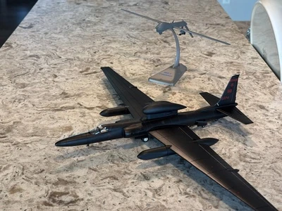 HM 1/72 U-2S Dragon Lady USAF 9th RW Fairford AFB & 1/72 Predator  - Image 1 of 3