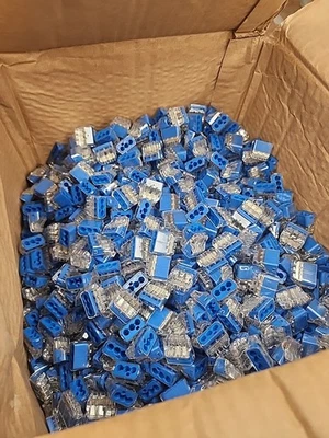 Ideal 30-1039 Blue In-Sure Push-In Wire Connector - Model 39 - 3-Port (~2500pcs) - Image 1 of 2