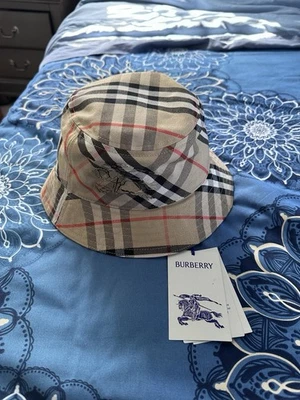 Sombrero Burberry Bucket Foto 1 de 4