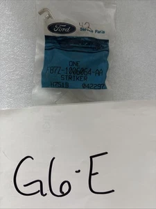 New OEM Ford F87Z-1006064-AA Glove Compartment Door Striker NOS - Foto 1 di 3