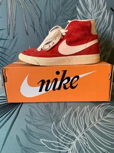 Nike Blazer Mid Gamuza ROJO ALTAS ZAPATILLAS DEPORTIVAS GIMNASIO ZAPATOS Mujer’s 6 - Imagen 1 de 7