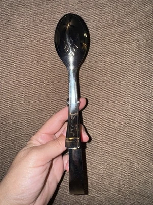 The Pampered Chef Stainless Steel Serving Tongs Scoop – NEW - Image 1 of 4