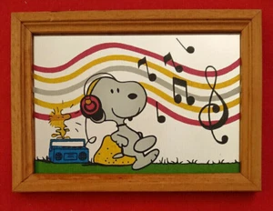 QUADRO A SPECCHIO PAINTED MIRROR SNOOPY E WOODSTOCK CUFFIE STEREO MUSICA PEANUT - Imagen 1 de 2