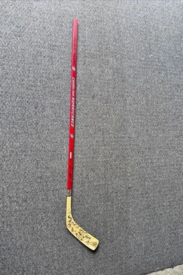 Palo de hockey firmado por el equipo Carolina Hurricanes  Foto 1 de 4