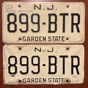 (2) New Jersey Nummernschilder / 899 - BTR / NJ gelb geprägt - Garden State Vintage - Bild 1 von 2