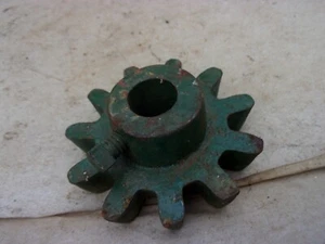 Cole H13 Seed Planter Gear Cog Sprocket Drive Shaft Part Cast Iron 11 Tooth Vtg - Foto 1 di 3