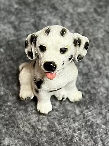 Statuina piccola cucciolo cane dalmata seduto con lingua fuori bocca aperta - Foto 1 di 6
