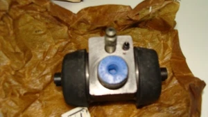AUSTIN MINI & BOND BUG REAR WHEEL CYLINDER 4241-075 - Picture 1 of 4
