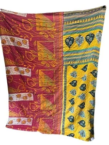 Neu mit Etikett Earthbound Trading Kantha Quilt Überwurf 72 x 57 Boho indische Handarbeit Wandteppich - Bild 1 von 9