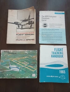 Vintage Flight Manual Bundle-FAA Pilot's & Training Hdbk, AOPA Proc, Adv Manual - Foto 1 di 12