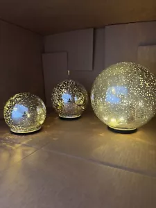 Pack of 3 Illuminated Spheres Lighted Balls Indoor Outdoor Reflective Unique - Picture 1 of 7