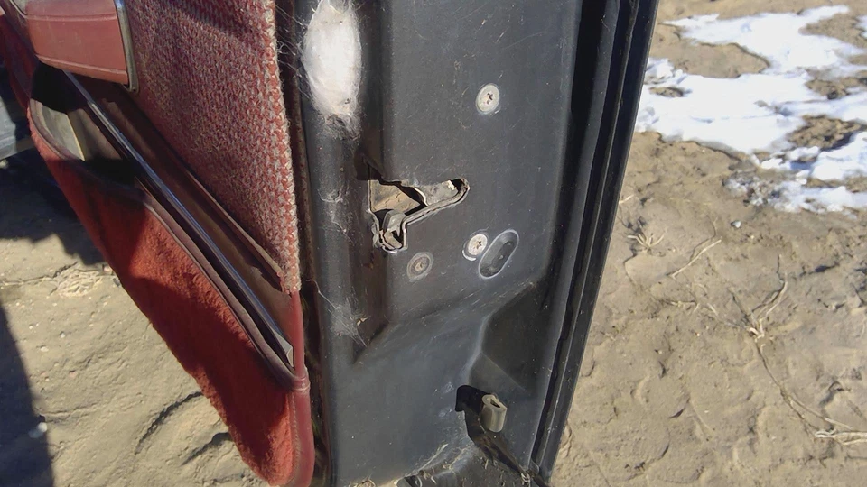 Jeep Cherokee 1985 pasajero pestillo de puerta delantera derecha con varillas/cables OEM Foto 1 de 4