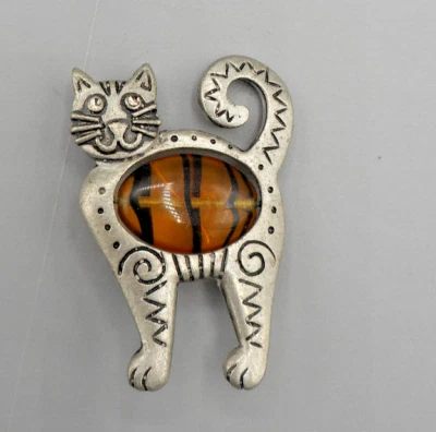 Broche prendedor vintage de metal de peltre para gato con vientre de vidrio de piedra ámbar sonriente MM 27 Foto 1 de 3
