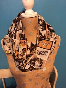 Wonder Woman Infinity Scarf - Picture 1 of 3