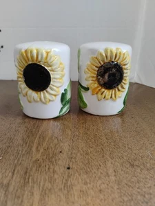 Vintage Ceramic Porcelain Sunflower Floral Salt & Pepper Shaker Set 2.75" x 2" - Picture 1 of 8
