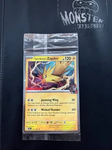 POKEMON SEALED TEAM ROCKET'S ZAPDOS STAMPED 070/182 GAMESTOP PROMO HOLO DESTINED - Foto 1 di 6
