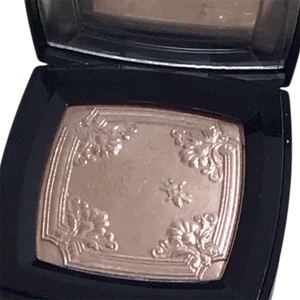 Chanel  Muche De Beaute Illuminating   Poudre, NWOB, Super Rare - Picture 1 of 3