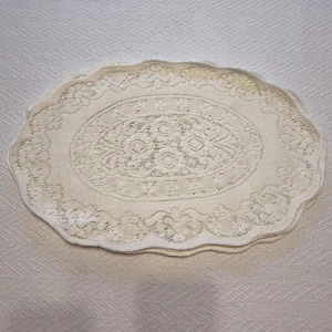Lote de 6 tapetes de mesa o tapetes de encaje cuáquero ovalados blancos marfil vintage 18”x12” usados - Imagen 1 de 6