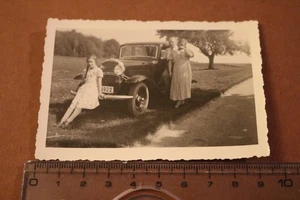 tolles altes Foto - Familie posiert an ihrem Oldtimer Opel - 20-30er Jahre ? - Picture 1 of 4