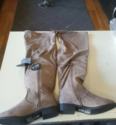 Nuevas Botas Sin Caja, Forever 21 Taupe Anchas Gamuza Sobre la Rodilla Tacón Bajo, Talla 7W Foto 1 de 3