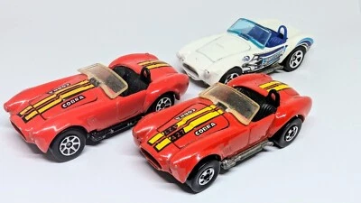 3 modelos Hot Wheels Classic Cobra: rojo (1988), rojo (1995) y blanco (2000) Foto 1 de 3