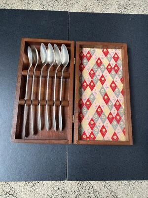 复古 批量 6 勺新英格兰佛罗伦萨银盘 花卉 雕刻 带盒 — 第 1/4 张图片