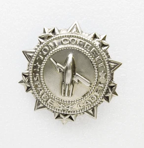 Insignia de cadete espacial Tom Corbett años 50 casi como nueva versión temprana - Imagen 1 de 3