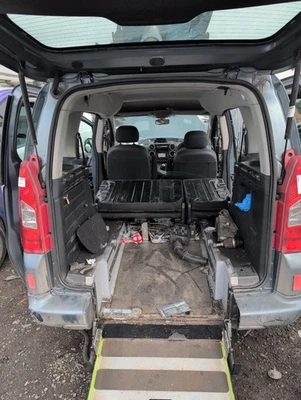 PEUGEOT PARTNER TEPEE HDI 2008-2012 BOOT TAILGATE RUBBER SEAL - Image 1 of 4