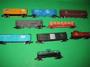 N GAUGE BACHMANN SET OF 9 FREIGHT CARS w/ green tank car and cable carrying flat - Picture 1 of 11